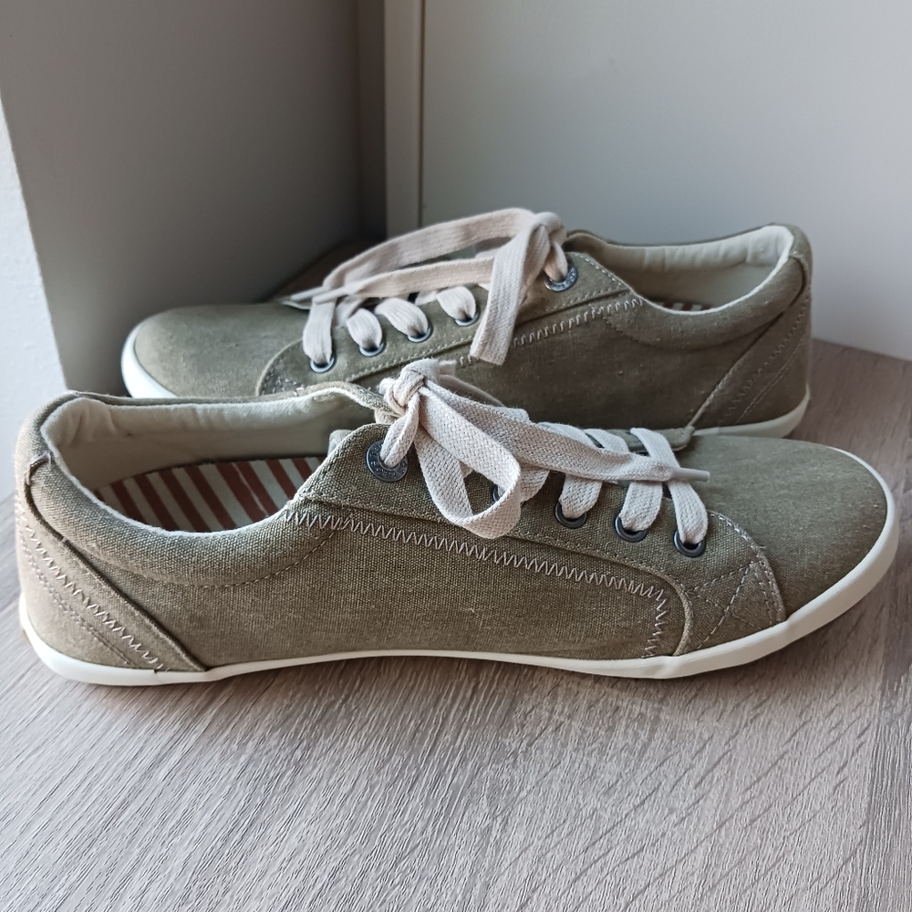 ๐ท NWOT Taos Star Khaki Canvas Lace-Up Sneakers ๐พ - Picture 6 of 16